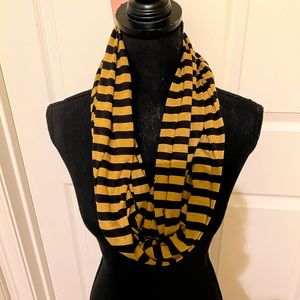 Infinity Scarf | Black & Gold